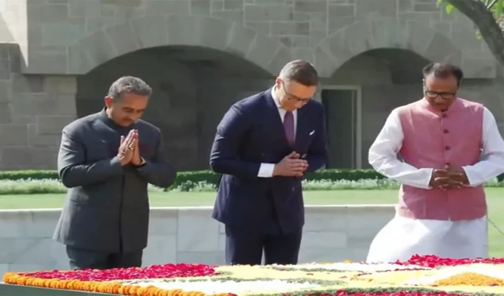 finnish president alexander stubb unveiled the statue of mahatma gandhi at rajghat