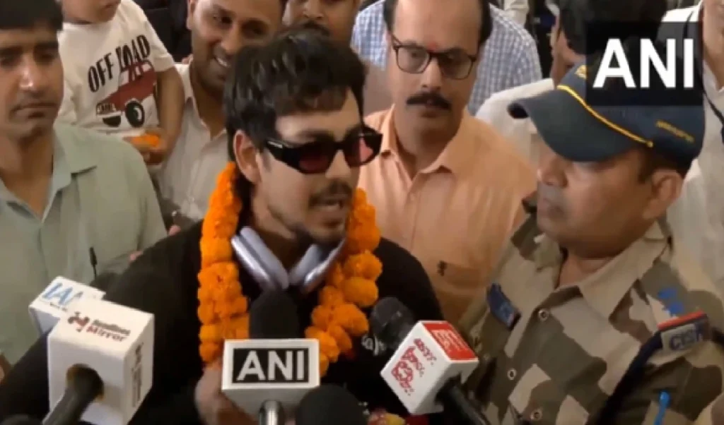 kirti azad kya bolein ab ismain main kya boloon ishan kishan refuses to react to recent controversy