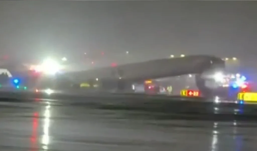laguardia canada plane crash updates atc panic captured on audio