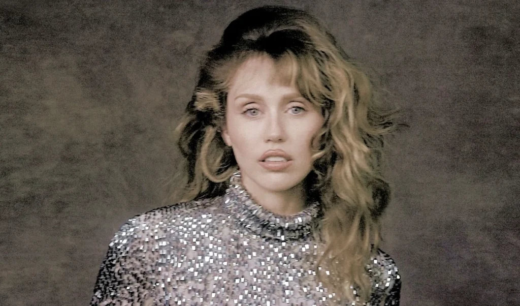 miley cyrus relives the magic of hannah montana once again