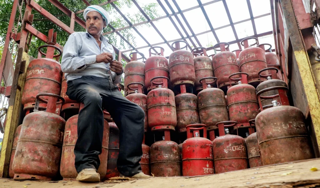 sufficient stock of domestic cooking gas do not book cylinders in panic petroleum ministry