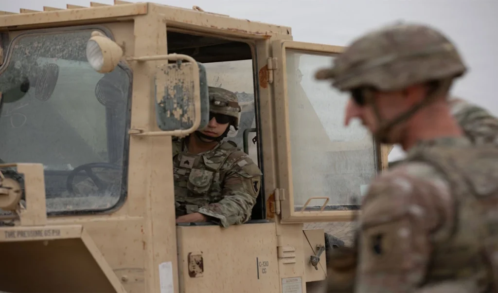 ईरान का ऐसा खौफ, होटल में छिपे अमेरिकी सैनिक, हमले के बाद कई ठिकाने बर्बाद ईरान का ऐसा खौफ, होटल में छिपे अमेरिकी सैनिक, हमले के बाद कई ठिकाने बर्बाद