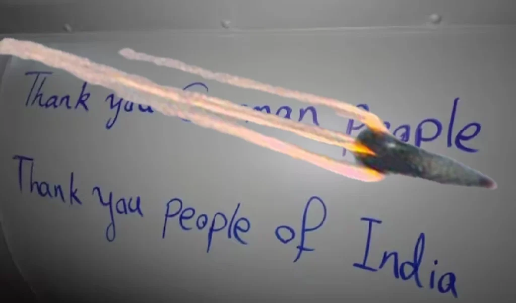 ईरान तो अलग ही अंदाज से चौंका रहा है, मिसाइल पर भारत का नाम लिखकर इजरायल पर किया फायर