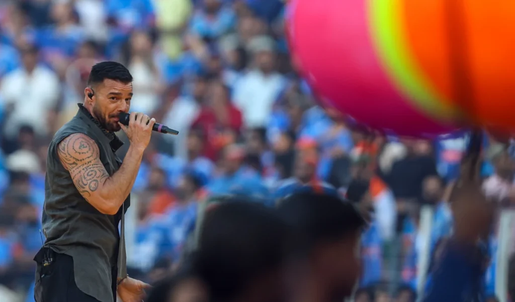 गरबा, भांगड़ा और ग्रैमी का संगम: फाल्गुनी पाठक और सुखबीर के साथ Ricky Martin ने हिला दिया अहमदाबाद!