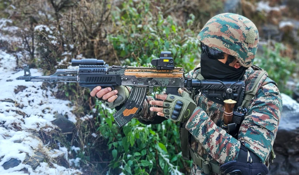 दुनिया में मचा है युद्धों का कोहराम, अब Pakistan ने लिया भारत से पंगा, पाकिस्तानी ड्रोन ने पार की LoC, इंडियन आर्मी ने मार गिराया दुनिया में मचा है युद्धों का कोहराम, अब Pakistan ने लिया भारत से पंगा, पाकिस्तानी ड्रोन ने पार की LoC, इंडियन आर्मी ने मार गिराया