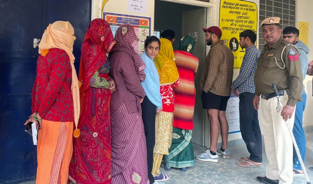 पीढ़ियों से बसे पर हक़ नहीं, Ooty के इस गांव की चेतावनी- Land Issue हल करो वरना सिर्फ NOTA पीढ़ियों से बसे पर हक़ नहीं, Ooty के इस गांव की चेतावनी- Land Issue हल करो वरना सिर्फ NOTA