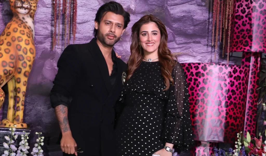 पोल्का डॉट ड्रेस में दिखीं Nupur Sanon, क्या घर आने वाला है नन्हा मेहमान?