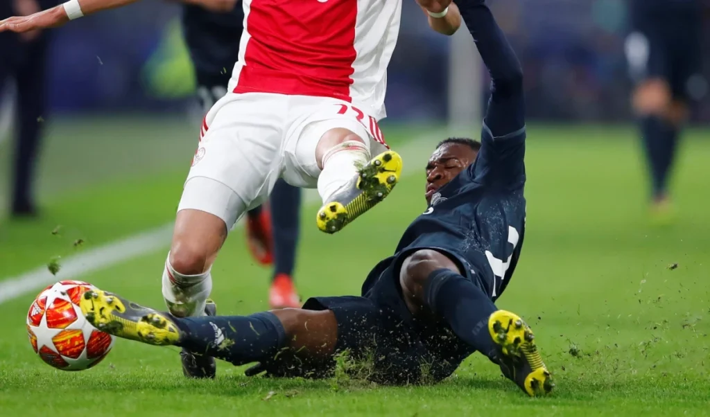 फुटबॉल में Racism पर FIFA का बड़ा एक्शन, मुंह ढककर स्लेजिंग करने वाले खिलाड़ीयों पर लगेगा बैन फुटबॉल में Racism पर FIFA का बड़ा एक्शन, मुंह ढककर स्लेजिंग करने वाले खिलाड़ीयों पर लगेगा बैन