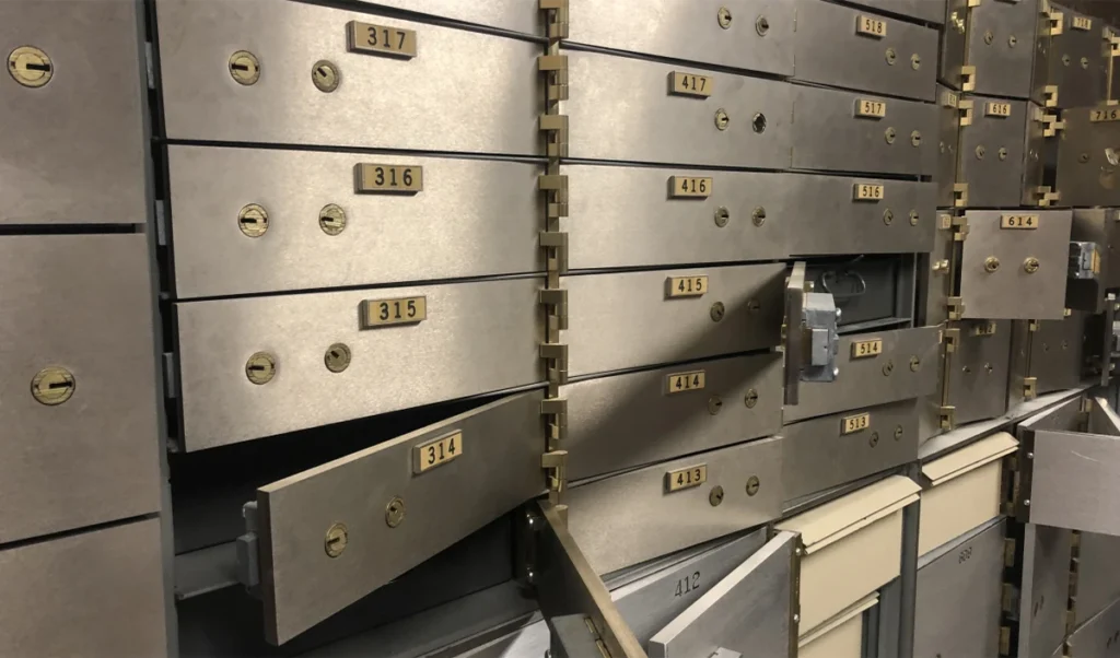 बैंक लॉकर लेते समय नहीं करें कुछ बातों को नजरअंदाज अन्यथा बाद में पछताना पड़ेगा