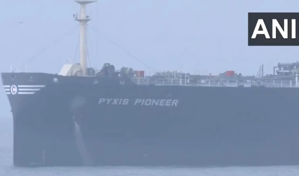 भारत की Energy Supply की टेंशन खत्म! एक तरफ Russia से आया Crude Oil तो दूसरी तरफ America ने भेजा ईंधन भारत की Energy Supply की टेंशन खत्म! एक तरफ Russia से आया Crude Oil तो दूसरी तरफ America ने भेजा ईंधन