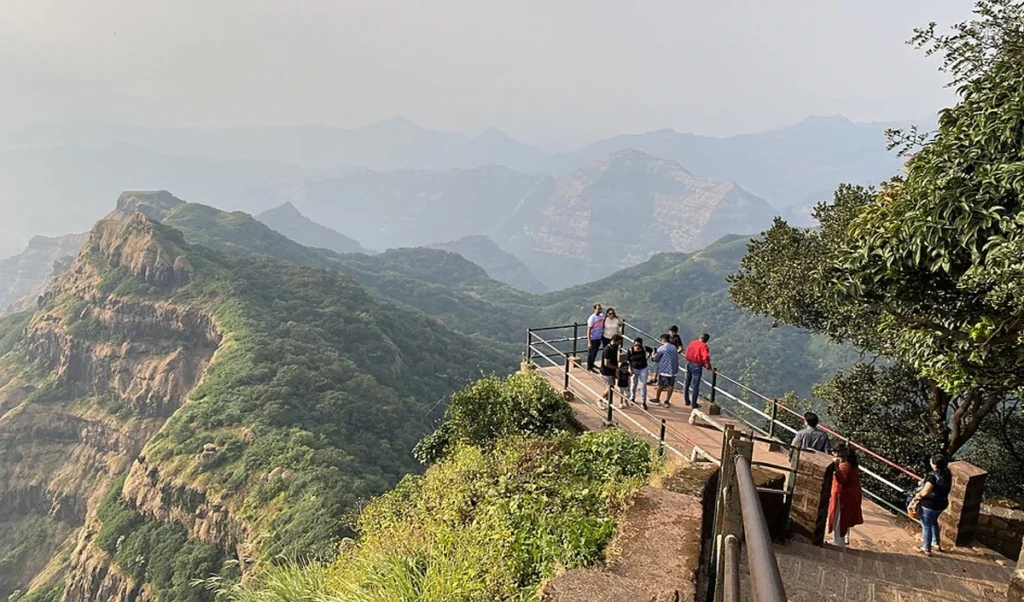 महाराष्ट्र का Switzerland! Mahabaleshwar में बिताएं सुकून भरे पल, Weekend Getaway के लिए बेस्ट