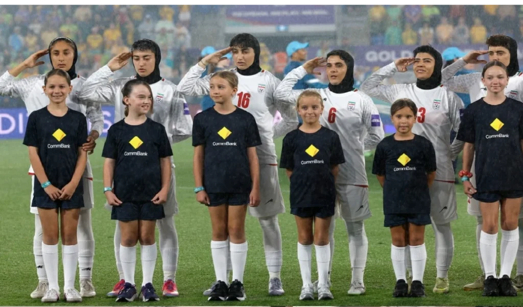 महिला एशियाई कप से बाहर होने के बाद वतन वापसी का इंतजार कर रही ईरान की टीम महिला एशियाई कप से बाहर होने के बाद वतन वापसी का इंतजार कर रही ईरान की टीम