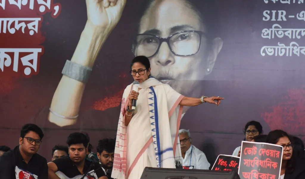 राष्ट्रपति दौरे पर नहीं टूटा कोई Protocol, Mamata बोलीं- ‘BJP कर रही है देश के पद का अपमान’