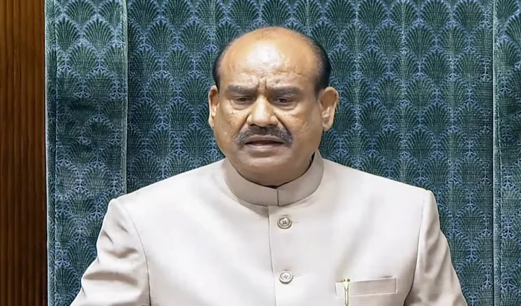 लोकसभा में गिरा Speaker के खिलाफ अविश्वास प्रस्ताव, Amit Shah ने Rahul पर किया जोरदार पलटवार