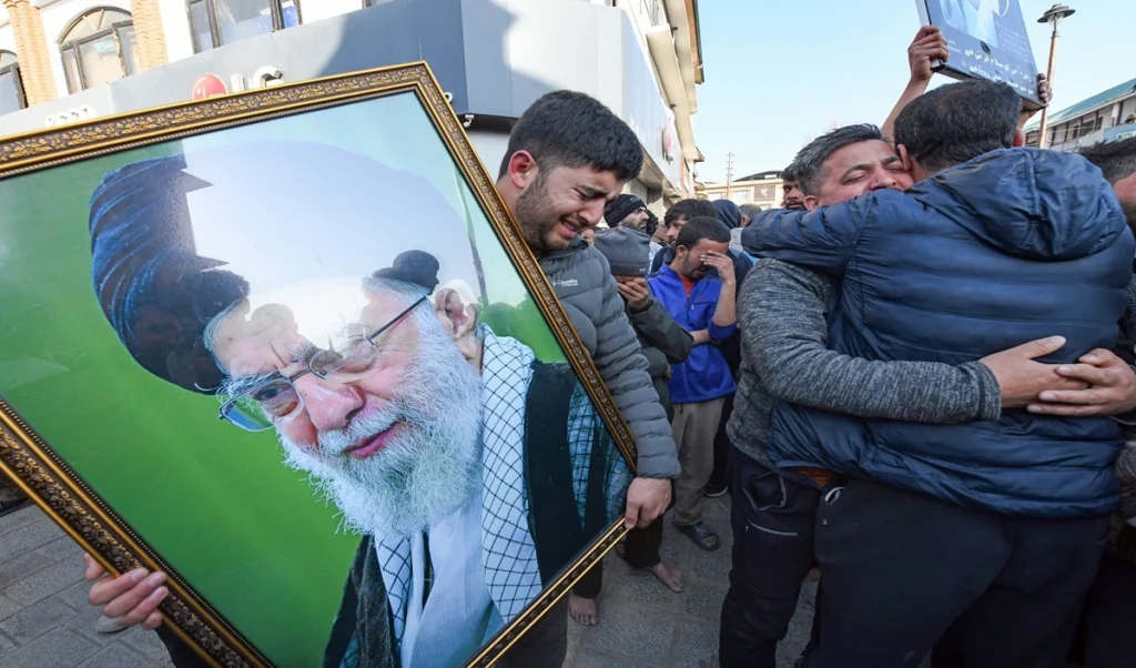 शियाओं के 'इमाम', तो कश्मीर पर दिए थे विवादित बयान, हीरो या विलेन, आयतुल्ला अली खामेनेई भारत की नजर में कैसे थे?