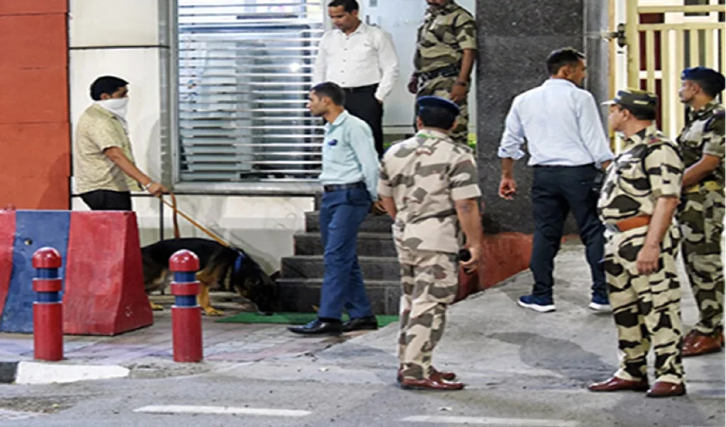 शेख हसीना की 'Christian State' वाली चेतावनी सच? भारत में गिरफ्तार US सैनिक Matthew VanDyke का कनेक्शन!