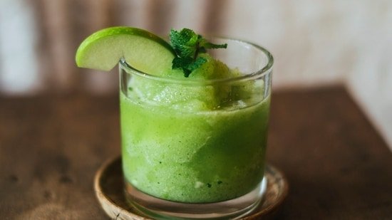 66-year-old doctor reveals what he eats ‘to feel 40 years younger’, shares recipe for ‘healthiest smoothie in the world’ 66-year-old doctor reveals what he eats ‘to feel 40 years younger’, shares recipe for ‘healthiest smoothie in the world’