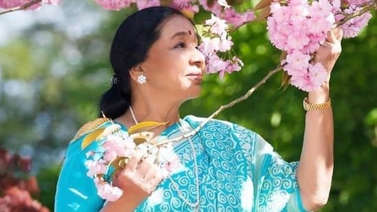 A saree-torial tribute: Decoding Asha Bhosle’s timeless saree style A saree-torial tribute: Decoding Asha Bhosle’s timeless saree style