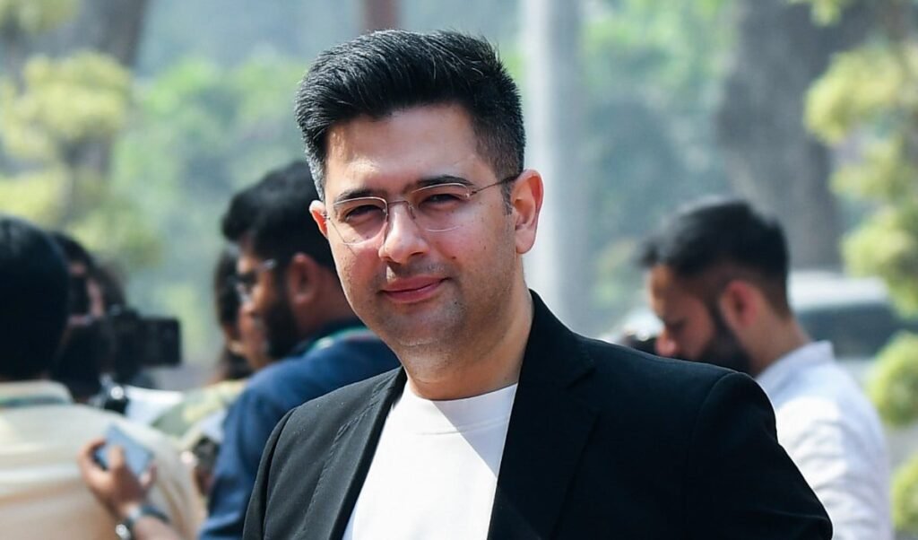 AAP का राज्यसभा में अस्तित्व संकट! Raghav Chadha के साथ 7 सांसदों का दावा, मगर BJP के ‘लड्डू’ में अभी सिर्फ तीन?