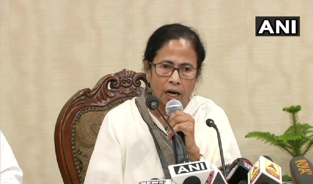 Bengal Election से पहले ‘फॉर्म 6’ पर नया बवाल, Election Commission दफ्तर के बाहर TMC-BJP में क्यों हुई झड़प?