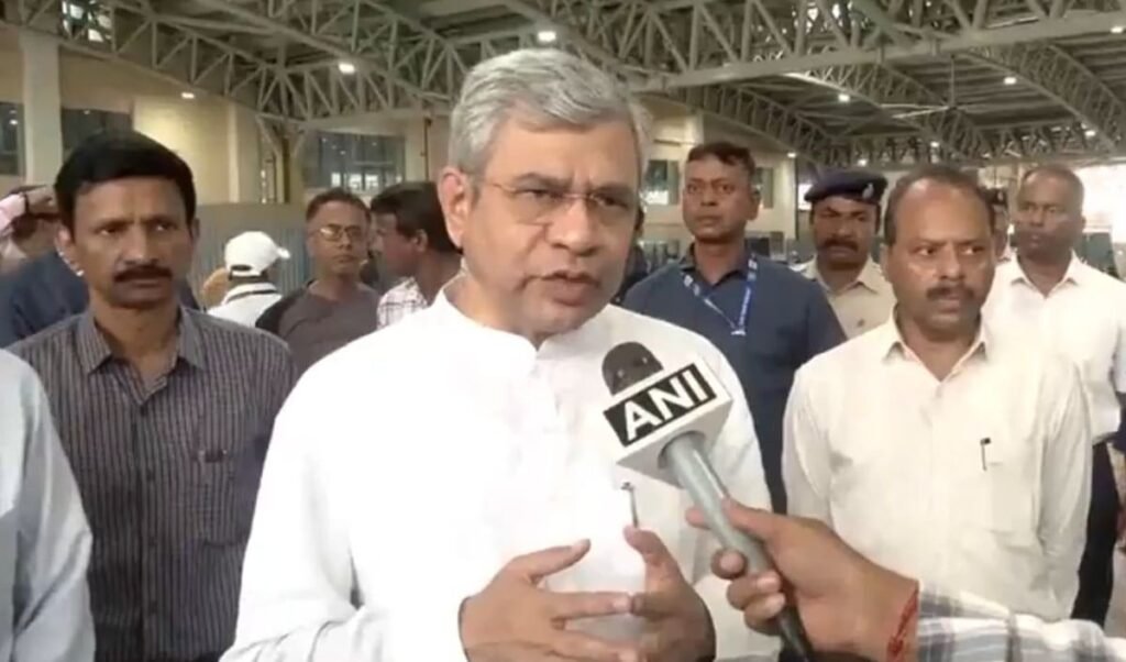 Bhubaneswar स्टेशन का Airport जैसा मेकओवर, Ashwini Vaishnaw बोले- 50 साल तक नो टेंशन