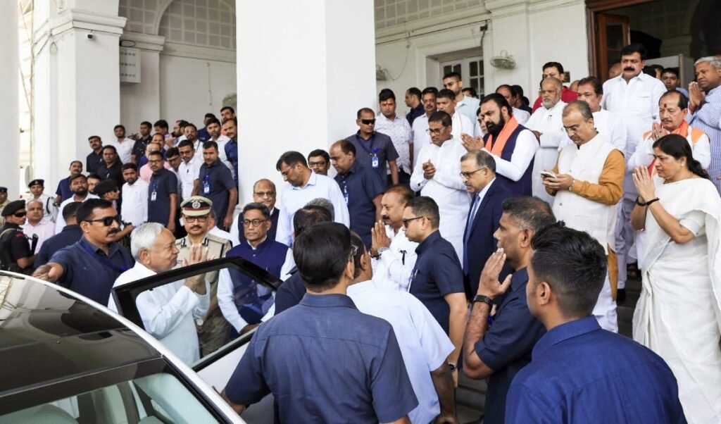 Bihar Politics । आखिरी कैबिनेट मीटिंग में भावुक हुए CM Nitish, बोले- मार्गदर्शन करता रहूंगा Bihar Politics । आखिरी कैबिनेट मीटिंग में भावुक हुए CM Nitish, बोले- मार्गदर्शन करता रहूंगा