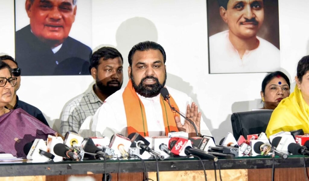 Bihar में जमीन खरीदने वालों को झटका! Patna-Gaya समेत 11 शहरों में Property Deals पर लगा बैन