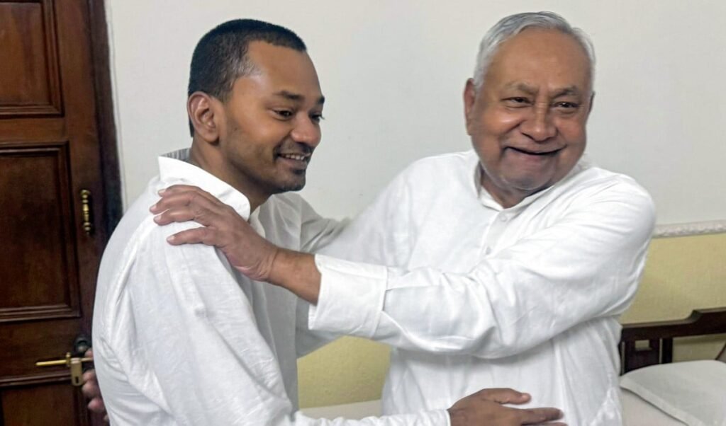 ‘CM Nishant Kumar’ के नारों पर Nitish की मुस्कान, क्या Bihar में पक रही है कोई Political खिचड़ी?