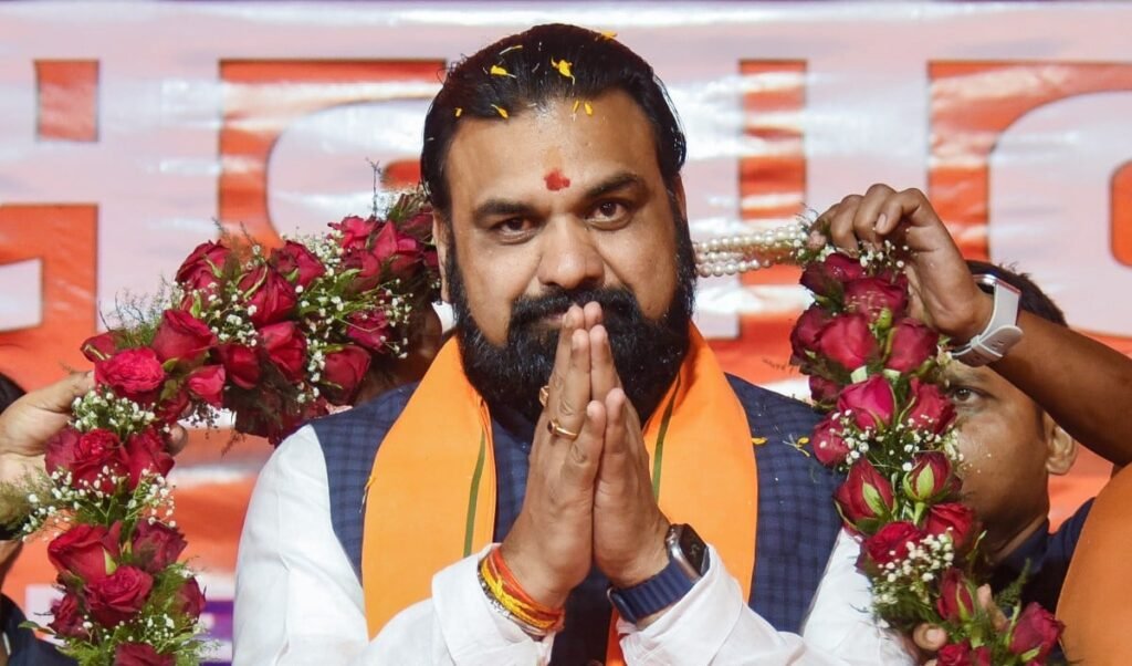 CM Samrat Choudhary का ‘मास्टरस्ट्रोक’! आते ही पलटा Vijay Sinha का फैसला, 224 अधिकारी बहाल