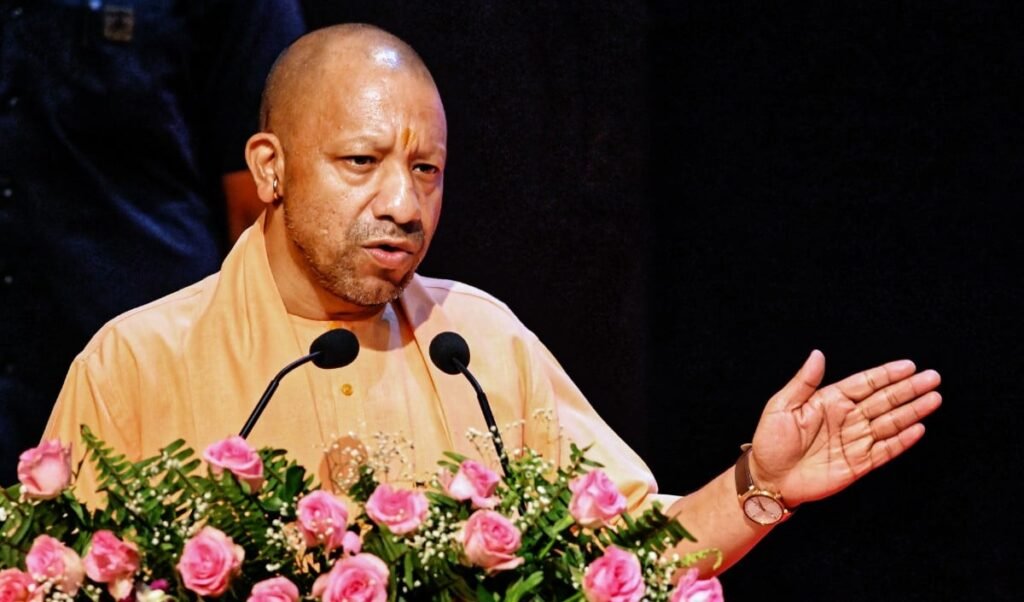 CM Yogi Adityanath का SP पर तीखा हमला, उनकी सरकार में नकल माफिया को मिलता था बढ़ावा CM Yogi Adityanath का SP पर तीखा हमला, उनकी सरकार में नकल माफिया को मिलता था बढ़ावा