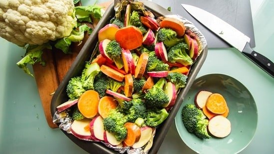 Can eating broccoli sprouts daily prevent cancer? Doctor explains anti-cancer benefits and how they affect the body Can eating broccoli sprouts daily prevent cancer? Doctor explains anti-cancer benefits and how they affect the body
