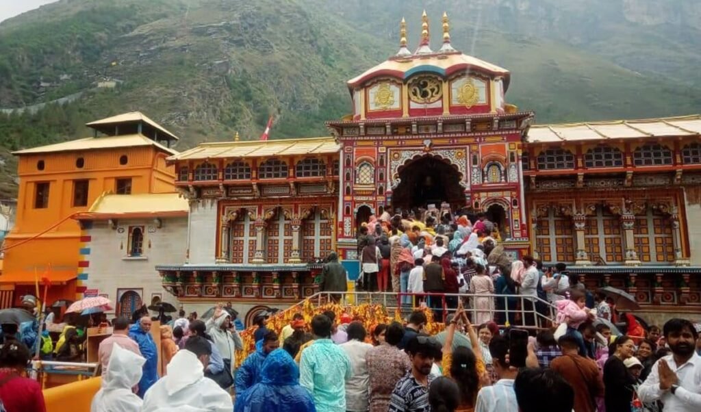 Char Dham Yatra का महाकुंभ: Record 18 लाख रजिस्ट्रेशन, Uttarakhand सरकार की चाक-चौबंद तैयारी Char Dham Yatra का महाकुंभ: Record 18 लाख रजिस्ट्रेशन, Uttarakhand सरकार की चाक-चौबंद तैयारी