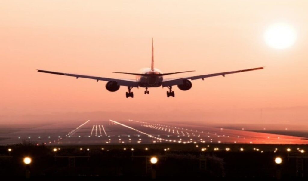 Delhi Airport पर टला बड़ा हादसा, Akasa Air की Flight उड़ान से पहले SpiceJet विमान से टकराई