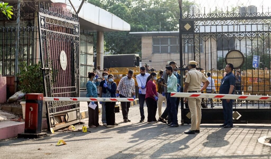 Delhi Assembly Security Breach: पुलिस का बड़ा एक्शन, गेट तोड़ने वाले 3 आरोपी गिरफ्तार, जांच जारी