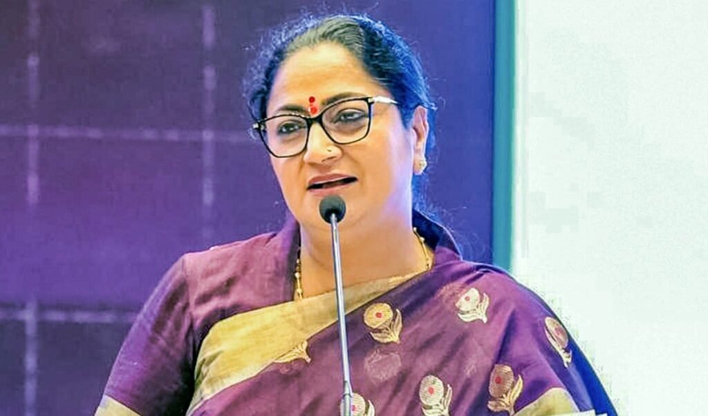 Delhi: Hospital में गंदगी और लंबी लाइनें देख भड़कीं CM Rekha Gupta, अधिकारियों को लगाई कड़ी फटकार