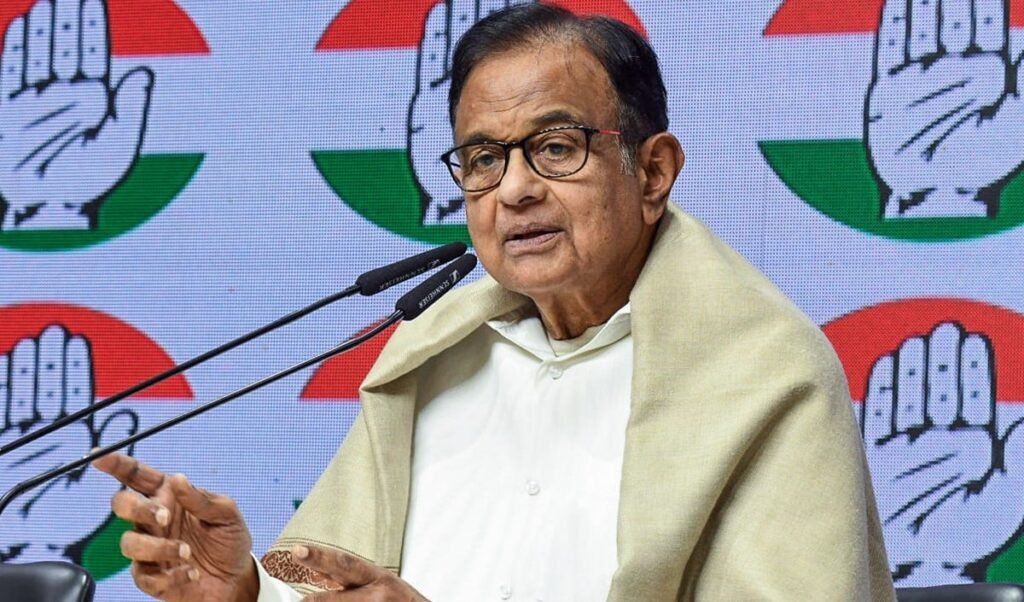 Election Commission के फैसले पर भड़के Chidambaram-Stalin, बोले- Tamil Nadu में BJP को पहुंचा रहे फायदा