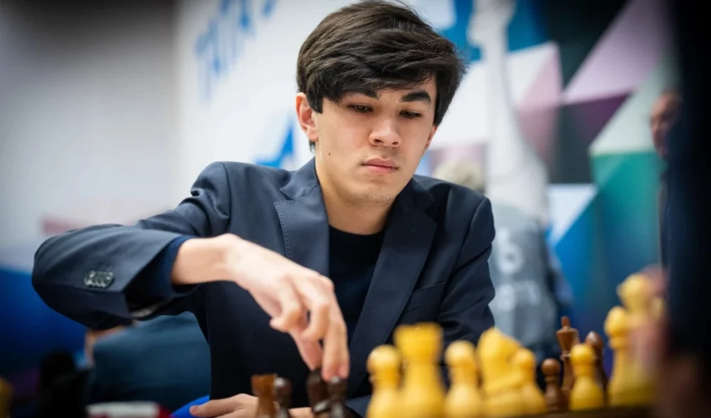 FIDE Candidates में बड़ा उलटफेर, युवा Sindarov ने दिग्गज Caruana को हराकर खिताब की रेस को रोमांचक बनाया