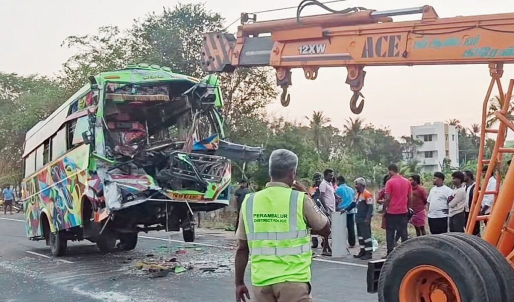 Ghaziabad: Delhi-Meerut Expressway पर भीषण सड़क हादसा, थार को टेम्पो ट्रैवलर ने मारी टक्कर, 3 की मौत