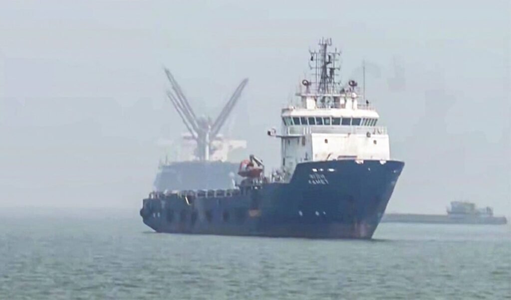 Hormuz Firing: भारत ने ईरानी राजदूत को किया तलब, कहा- जहाजों की सुरक्षा से कोई समझौता नहीं Hormuz Firing: भारत ने ईरानी राजदूत को किया तलब, कहा- जहाजों की सुरक्षा से कोई समझौता नहीं