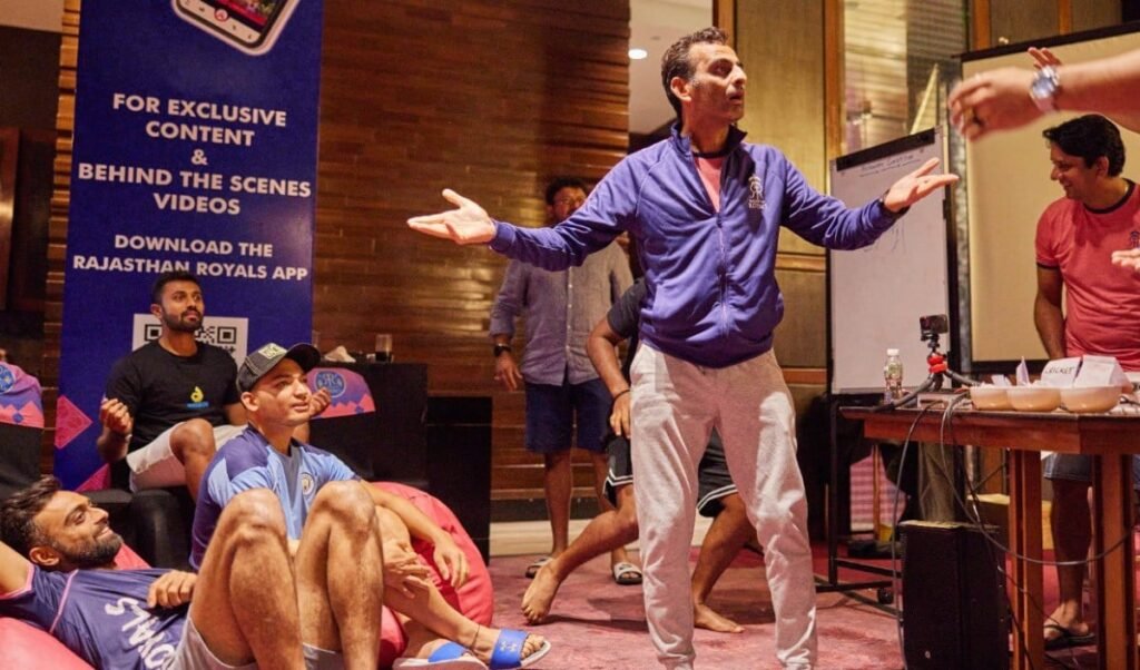 IPL डगआउट में फोन इस्तेमाल, Rajasthan Royals मैनेजर Romi Bhinder पर ACU का शिकंजा, जांच तेज IPL डगआउट में फोन इस्तेमाल, Rajasthan Royals मैनेजर Romi Bhinder पर ACU का शिकंजा, जांच तेज