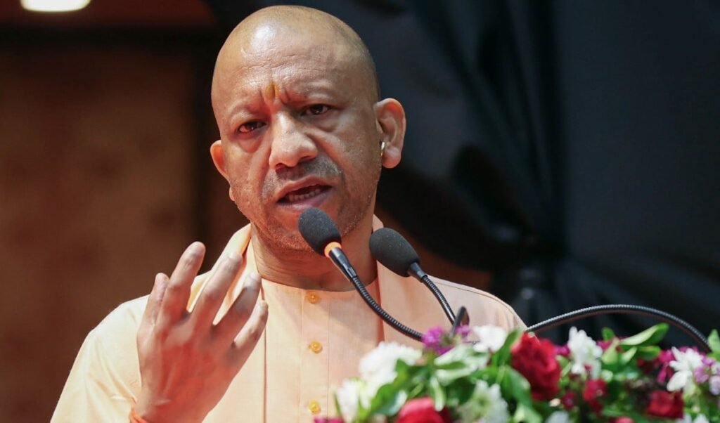 Jan Aakrosh March In Lucknow | महिला आरक्षण बिल गिरने पर भड़के सीएम योगी, विपक्ष के खिलाफ सड़कों पर उतरीं हजारों महिलाएं