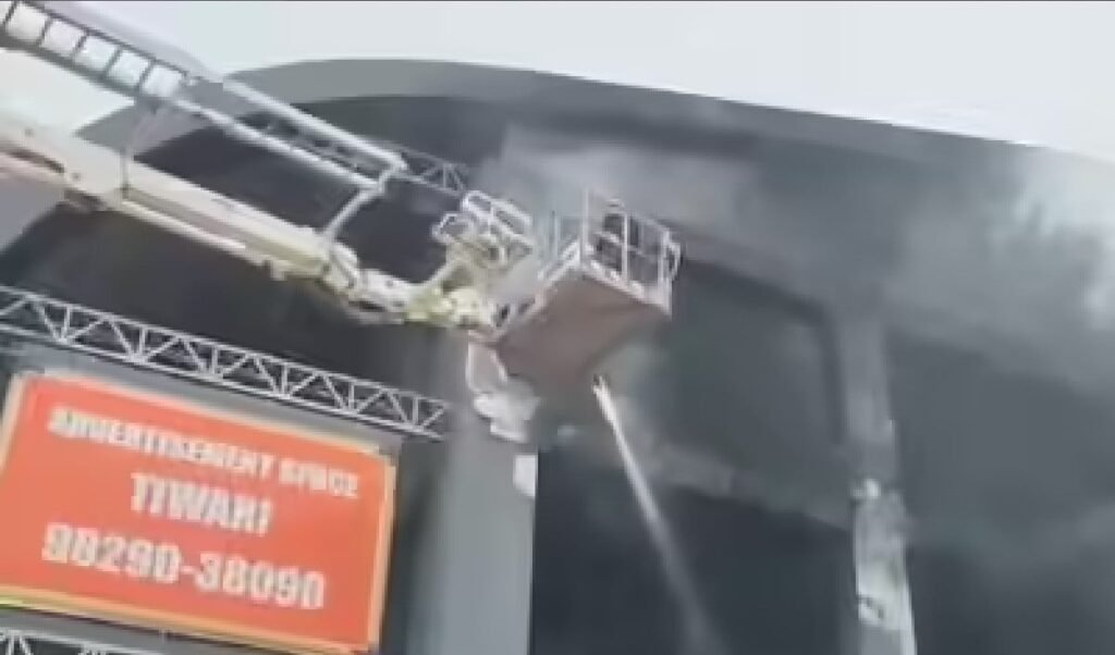 Kota City Mall Fire: धू-धू कर जला शॉपिंग कॉम्प्लेक्स, 12 दमकल गाड़ियों ने पाया काबू