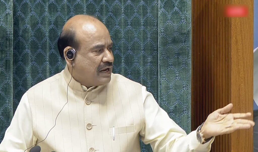 Lok Sabha में Rahul Gandhi ने उठाया माइक का सवाल, Speaker Om Birla का तंज- सिर्फ आपका ही बंद होता है