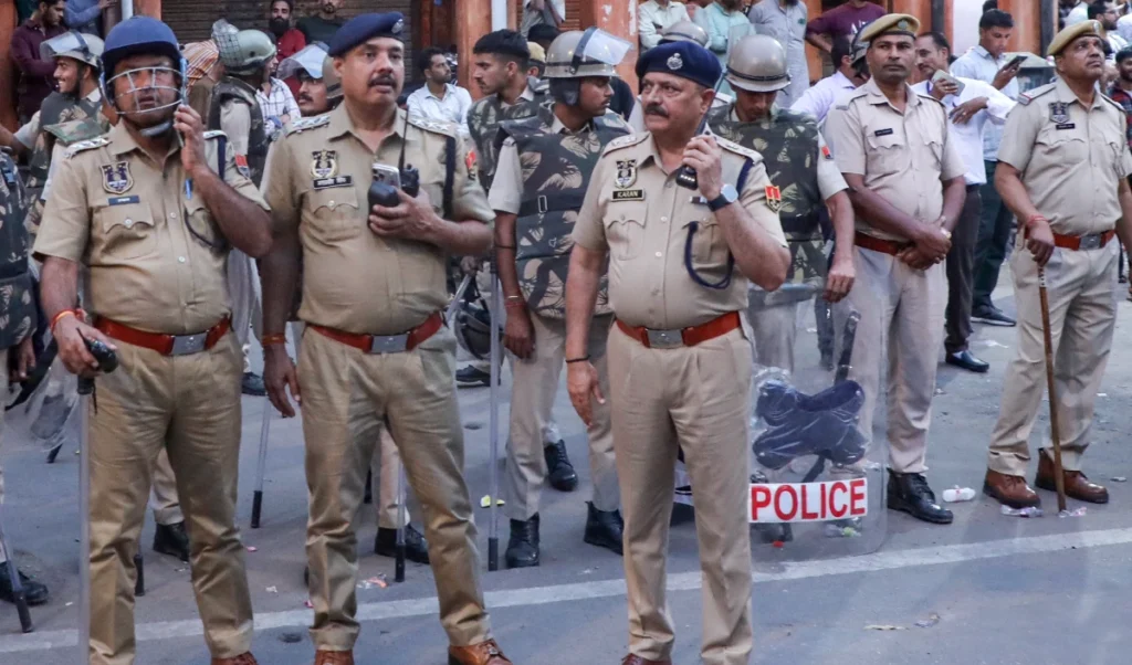 Maharashtra | घरेलू कलह का खौफनाक अंत: महाराष्ट्र में पिता ने तीन बच्चों को जहर देकर की खुदकुशी Maharashtra | घरेलू कलह का खौफनाक अंत: महाराष्ट्र में पिता ने तीन बच्चों को जहर देकर की खुदकुशी