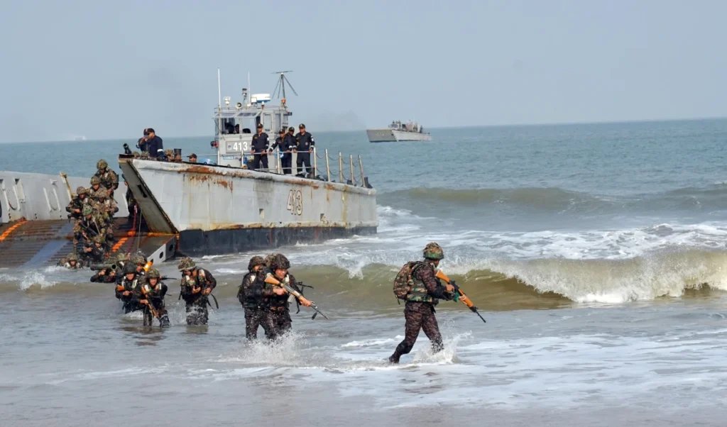 Middle East conflict | पश्चिम एशिया में तनाव का असर! UAE ने ईरानी नागरिकों के प्रवेश और ट्रांज़िट पर लगाई रोक Middle East conflict | पश्चिम एशिया में तनाव का असर! UAE ने ईरानी नागरिकों के प्रवेश और ट्रांज़िट पर लगाई रोक