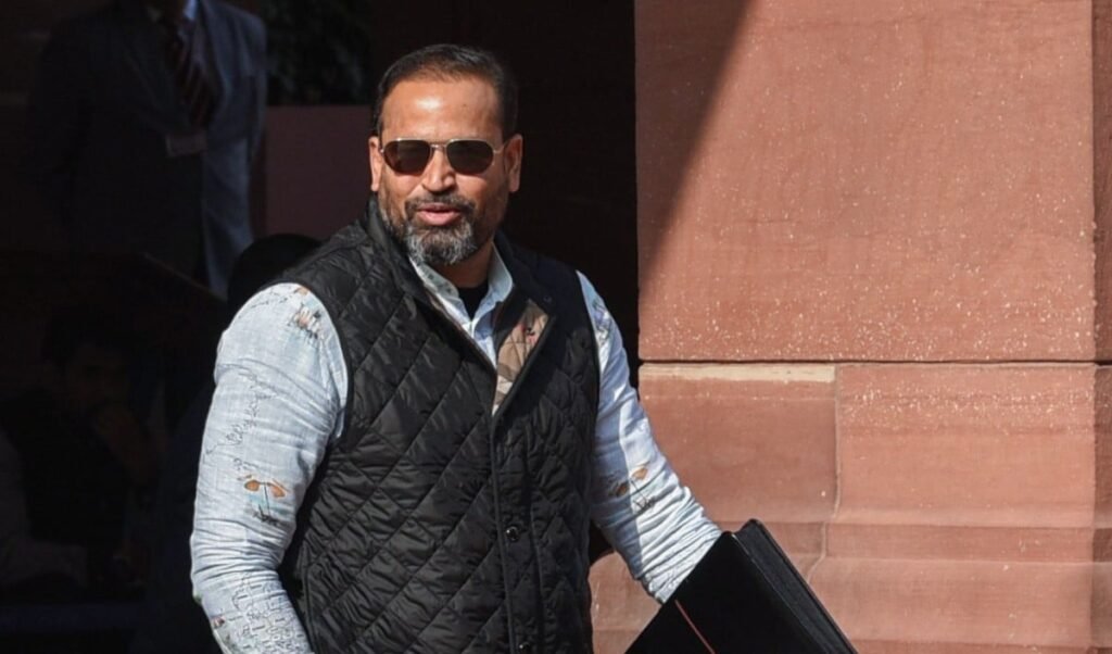 Mumbai में सरेआम गुंडागर्दी! TMC MP Yusuf Pathan के रिश्तेदार Arrest, CCTV में कैद हुई वारदात