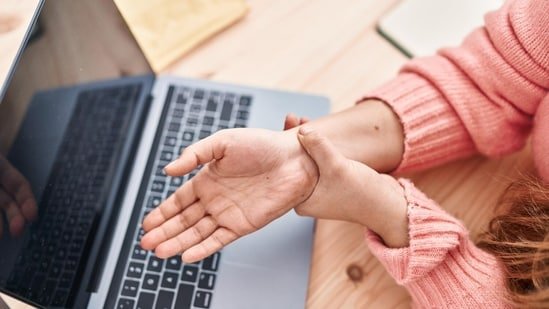 Nerve pain vs muscle pain: Spine surgeon shares how to tell the difference Nerve pain vs muscle pain: Spine surgeon shares how to tell the difference