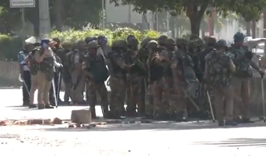 Noida Violence का WhatsApp कनेक्शन! QR Code से भीड़ जुटाकर 80 इलाकों में कराई गई पत्थरबाजी?