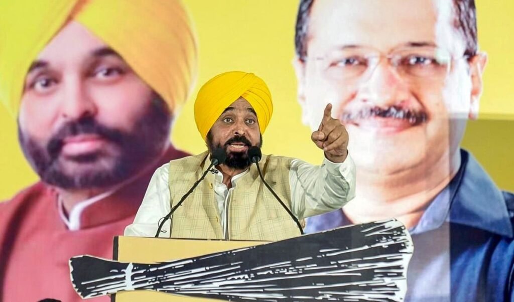 Raghav Chadha पर एक्शन के बाद CM Bhagwant Mann की चेतावनी, AAP में पार्टी लाइन तोड़ने वालों पर होगी कार्रवाई
