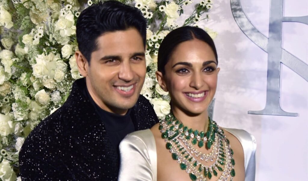 Sidharth Malhotra-Kiara Advani का सेट पर रीयूनियन? मिस्ट्री फोटो ने इंटरनेट पर मचाया तहलका, क्या लौट रही है Shershaah की जोड़ी?